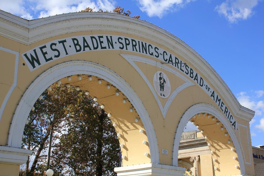 West Baden Springs Hotel 弗伦奇利克 外观 照片